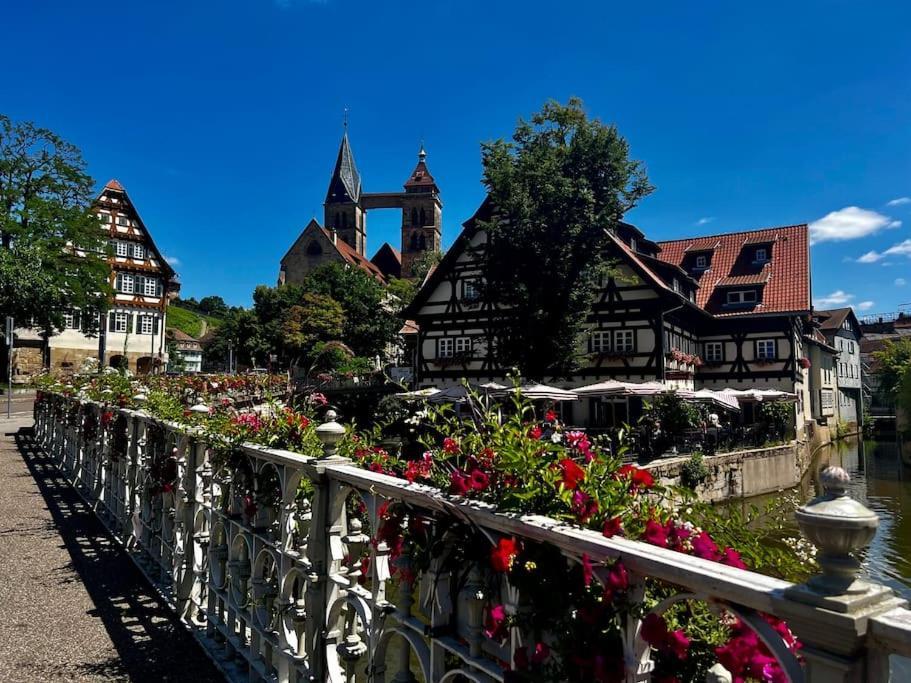 Nah Zur S-Bahn Und Altstadt Esslingen am Neckar Exterior photo